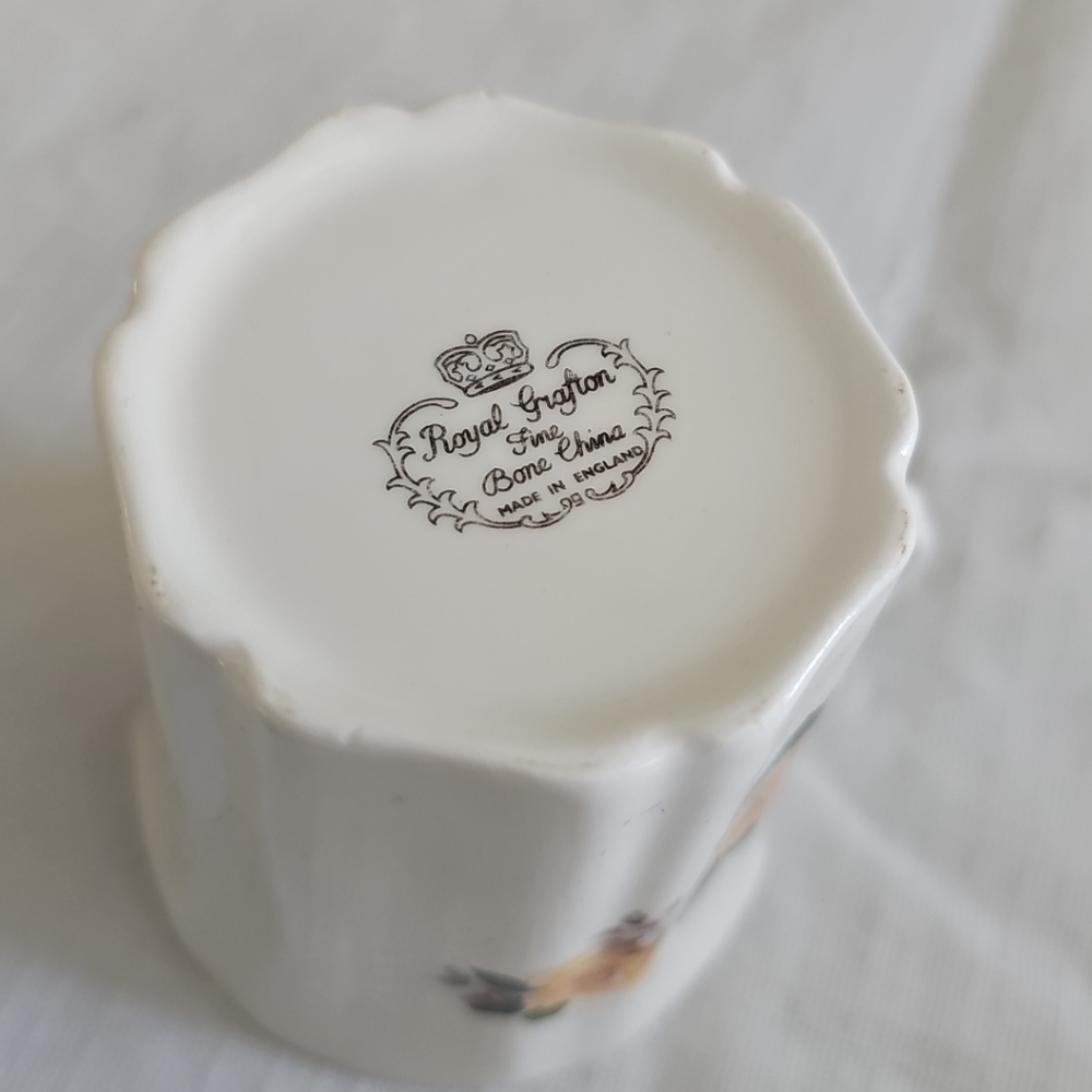 Royal Grafton yellow roses fine bone china mug/cup Tea Cups - Picture 2 of 7